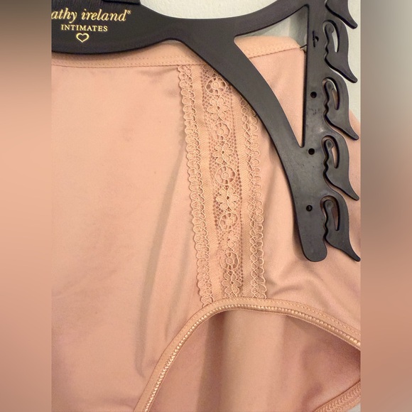 Kathy Ireland Women's Peach Briefs 2XL - Picture 2 of 4